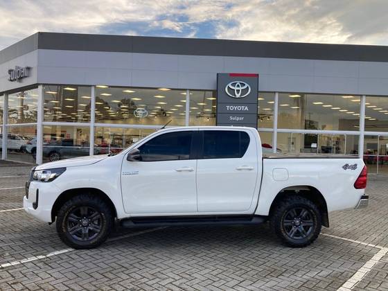 TOYOTA HILUX 2.8 D-4D TURBO DIESEL CD SR 4X4 AUTOMÁTICO